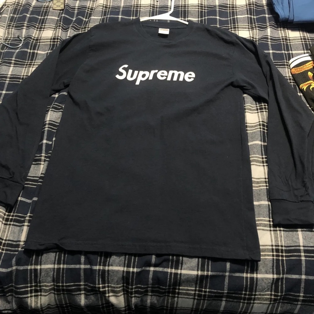 Supreme - Picture 2 of 9